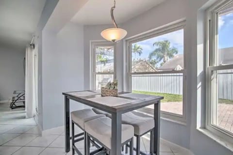 Breakfast Nook facing outwards