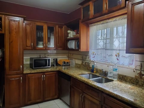 House | Private kitchen | Fridge, microwave, oven, stovetop