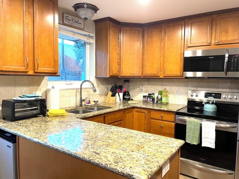 Fully equipped kitchen.