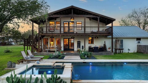 Pool + Hot tub