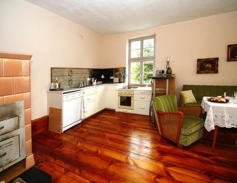 Apartment | Private kitchen | Electric kettle, toaster