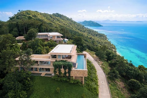 Luxury Villa (4 Bedrooms) | Beach/ocean view