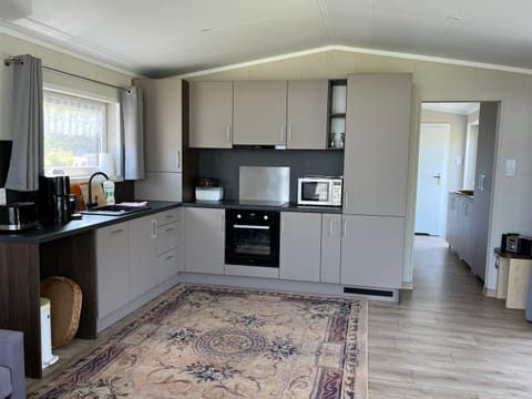 House | Private kitchen | Electric kettle, toaster