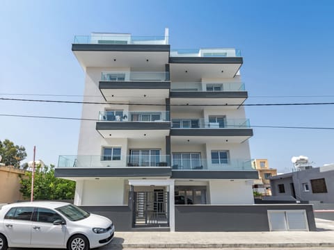 Studio, Multiple Bedrooms, Balcony | Front of property