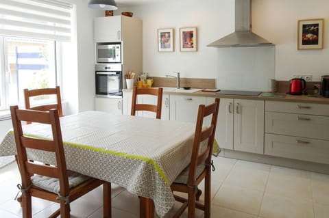 House | Private kitchen | Electric kettle, toaster, highchair