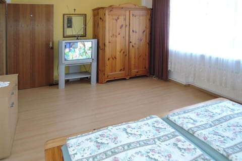 Apartment | 3 bedrooms, individually furnished, bed sheets