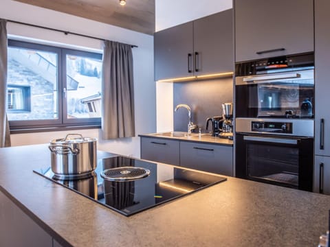 House | Private kitchen | Electric kettle, toaster, highchair