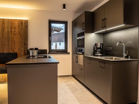 House | Private kitchen | Electric kettle, toaster, highchair