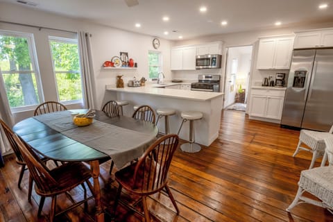 Main Level | Kitchen | Dining