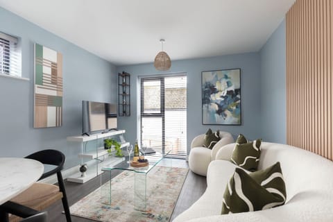 Smart TV, Netflix, streaming services