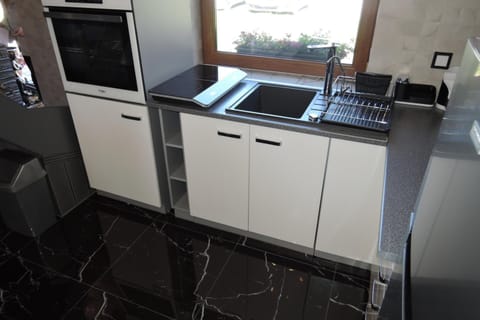 House | Private kitchen | Electric kettle, toaster, highchair