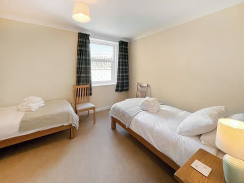 Twin bedroom | Kilquhanity Cottage, Castle Douglas