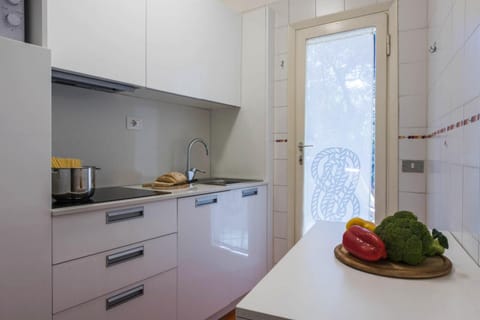 Bungalow | Private kitchen | Highchair