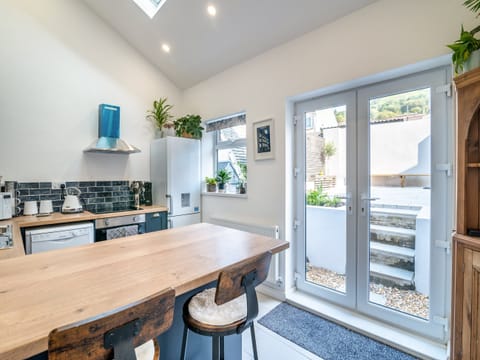 Kitchen | High Street Cottage, Treorchy