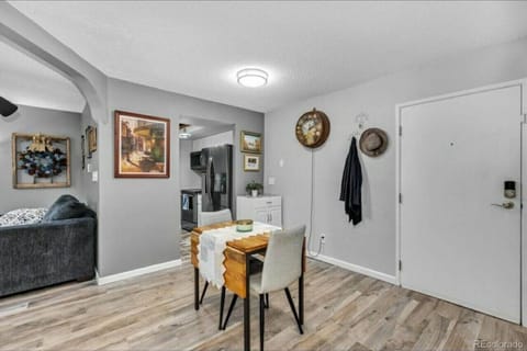 Serve your delicious meals easily at this mini dining table.