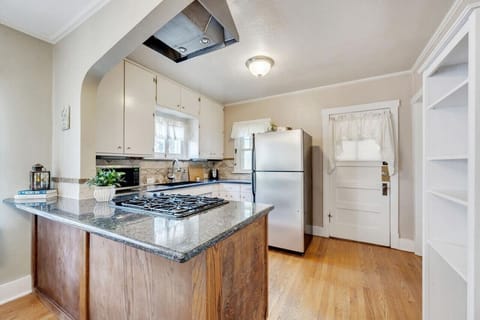 Enjoy a bright open kitchen to prepare your meals and favourite desserts.