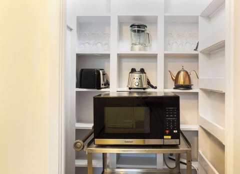 Apartment, Multiple Beds, Balcony, Garden View (Mariposa Monarch) | Interior