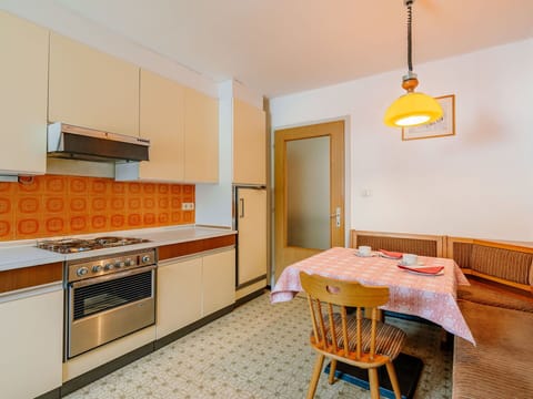 Sky, Building, Plant, Blue, Window, Tree, Urban Design, Neighbourhood, Residential Area, Condominium