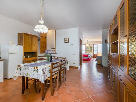 Furniture, Table, Cabinetry, Building, Wood, Lighting, Interior Design, Flooring, Floor, House