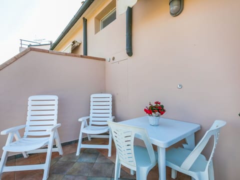 Table, Furniture, Property, Building, Chair, Plant, Azure, Flower, Interior Design, Wood