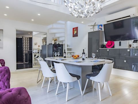 Table, Furniture, Property, White, Interior Design, Chair, Floor, Flooring, Building