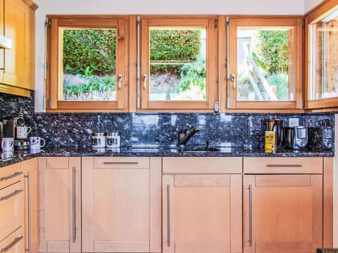 Table, Property, Building, Furniture, Water, Plant, Sky, Chair, Cloud, Seaside Resort