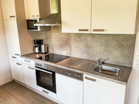 Sky, Plant, Cloud, Building, Window, Tree, Natural Landscape, Land Lot, House, Cottage