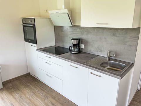 Sky, Plant, Cloud, Building, Window, Tree, Natural Landscape, Land Lot, House, Cottage