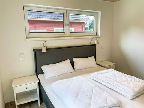 Sky, Plant, Cloud, Building, Window, Tree, Natural Landscape, Land Lot, House, Cottage