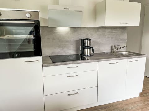 Sky, Plant, Cloud, Building, Window, Tree, Natural Landscape, Land Lot, House, Cottage