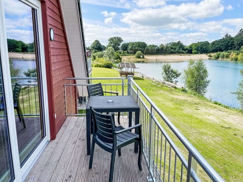 Sky, Plant, Cloud, Building, Window, Tree, Natural Landscape, Land Lot, House, Cottage