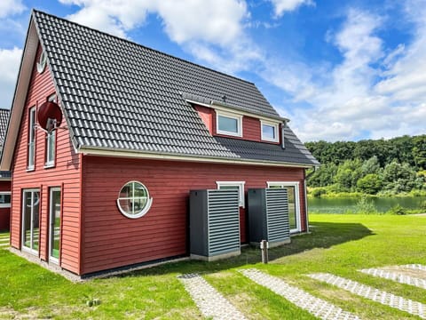 Sky, Plant, Cloud, Building, Window, Tree, Natural Landscape, Land Lot, House, Cottage