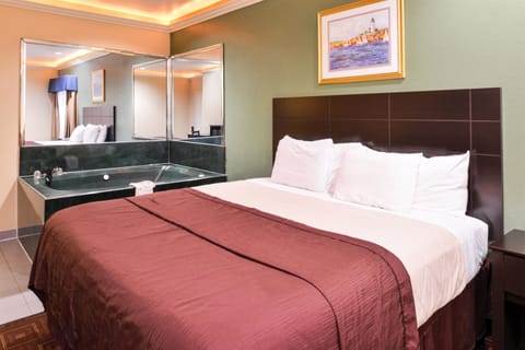 Suite, 1 King Bed, Jetted Tub | Desk, iron/ironing board, rollaway beds, free WiFi