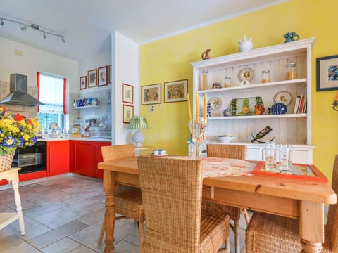 Sky, Snow, Mountain, Building, World, Slope, House, Natural Landscape, Freezing, Landscape