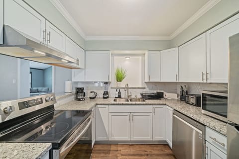 Modern, spacious kitchen perfect for home cooked meals with the whole family