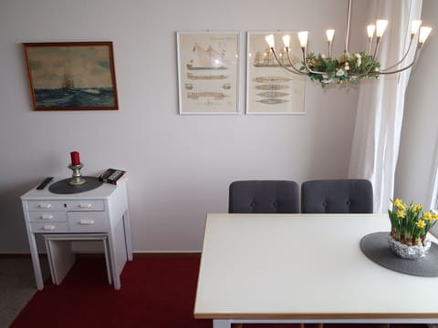 Furniture, Property, Table, Picture Frame, Plant, Interior Design, Lighting, Wood, Building