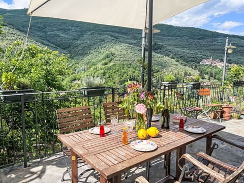 Table, Plant, Furniture, Property, Flowerpot, Flower, Cloud, Nature, Tableware, Outdoor Table