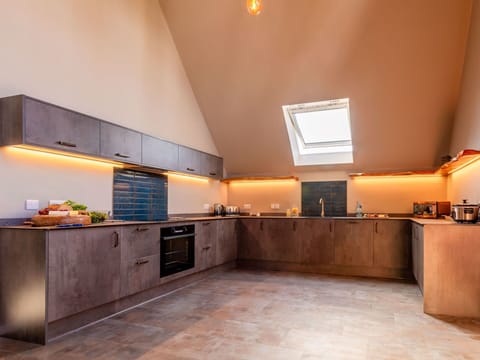 Water, Plant, Property, Sky, Swimming Pool, Azure, Building, Grass, Rectangle, Shade