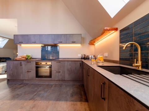 Water, Plant, Property, Sky, Swimming Pool, Azure, Building, Grass, Rectangle, Shade