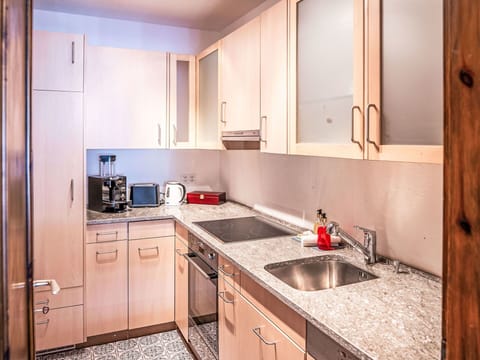 Brown, Cabinetry, Kitchen Sink, Countertop, Tap, Sink, Property, Plumbing Fixture, Kitchen Stove, Building