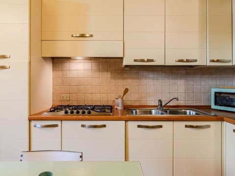 Furniture, Property, Cabinetry, Comfort, Window, Building, Mirror, Wood, Bed Frame, Bed