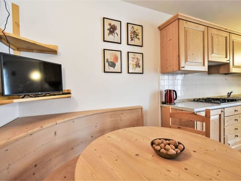 Cabinetry, Property, Furniture, Table, Wood, Interior Design, Countertop, Kitchen Appliance, Lighting, Flooring