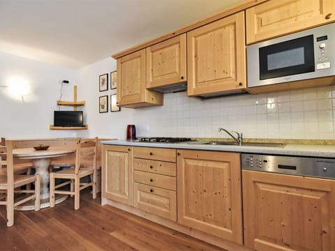 Cabinetry, Countertop, Furniture, Property, Kitchen, Wood, Lighting, Interior Design, Flooring, Drawer