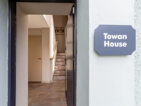 Car, Cloud, Sky, Vehicle, Wheel, Plant, Motor Vehicle, Infrastructure, Arecales