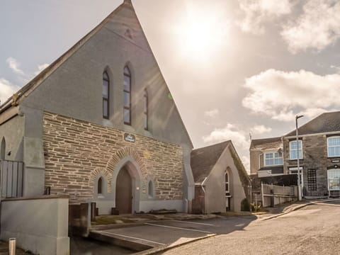 Car, Cloud, Sky, Vehicle, Wheel, Plant, Motor Vehicle, Infrastructure, Arecales