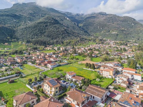 Sky, Mountain, Cloud, Building, Urban Design, Highland, Natural Landscape, House, Plant, Tree