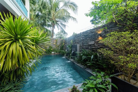 Private pool