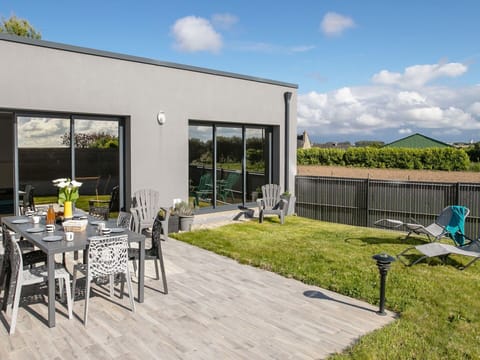 Sky, Cloud, Furniture, Plant, Table, Chair, Building, Flowerpot, Architecture, Window