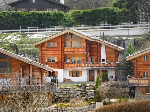 Plant, Window, Property, Building, Tree, Wood, House, Biome, Neighbourhood, Slope