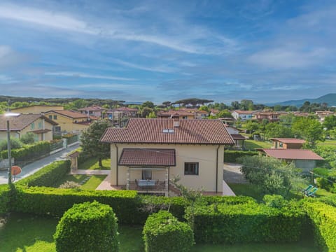 Cloud, Plant, Sky, Building, Window, Nature, Blue, Tree, Vegetation, Land Lot